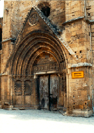 Beautifully carved Gothic door of the Bedestan on the northern side is a good example of French mediaeval stone carving