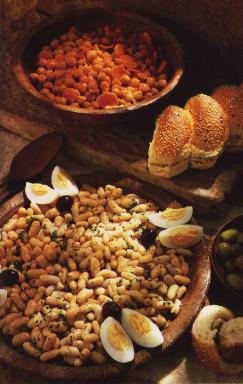 Fasulye Piyaz: (Haricot bean salad)